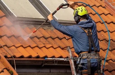 Démoussage et hydrofuge de toiture à Périers